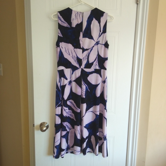 DKNY Purple Floral Wrap Neck Jersey Dress size 8 NWT - Picture 7 of 7
